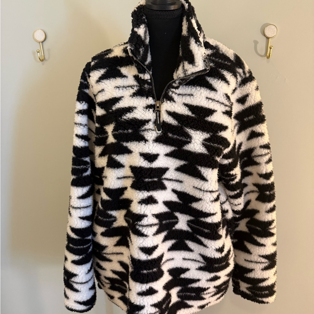 Roper Black and White Sherpa Pullover